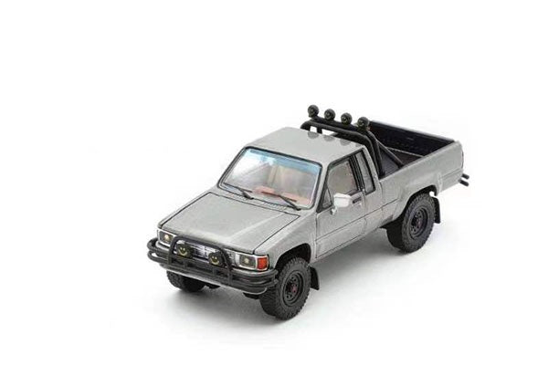 KS062-397 GCD 1/64 Toyota ハイラックス SR5 XTRA Cab 1985- (LHD) - グレー