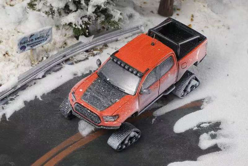 KS077-508 GCD 1/64 トヨタ TACOMA 2022 - スキーバージョン / アクセサリー付 オレンジ/スノーフレークパターン