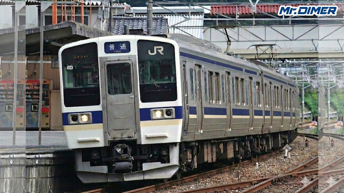 【ありそうでなかった】211系史上初の"スカ色"。こういう塗分けもあり？