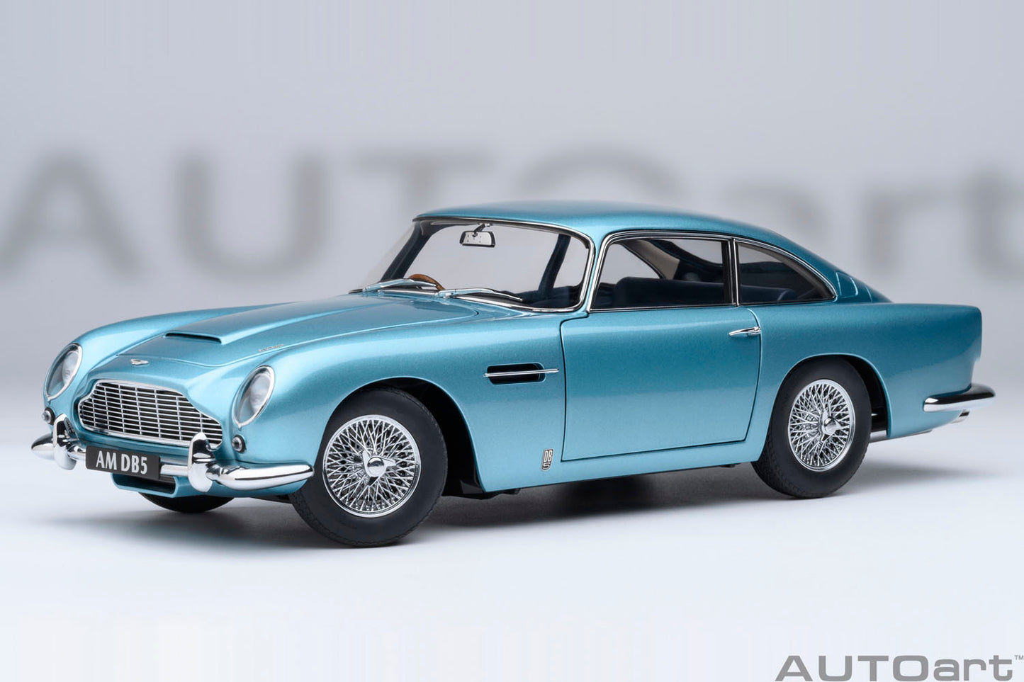 70288 1/18 アストンマーチン DB5 (ライトブルー・パール)