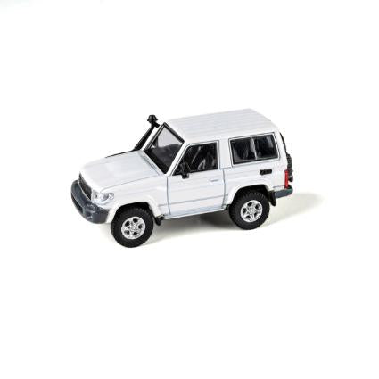 PA-55561 パラゴン 1/64 トヨタ ランドクルーザー 71 2014 SWB フレンチバニラ LHD