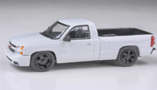 PB55834 PARAGON 1/64 シボレー シルバラード シングルキャブ 2006 サミットホワイト LHD